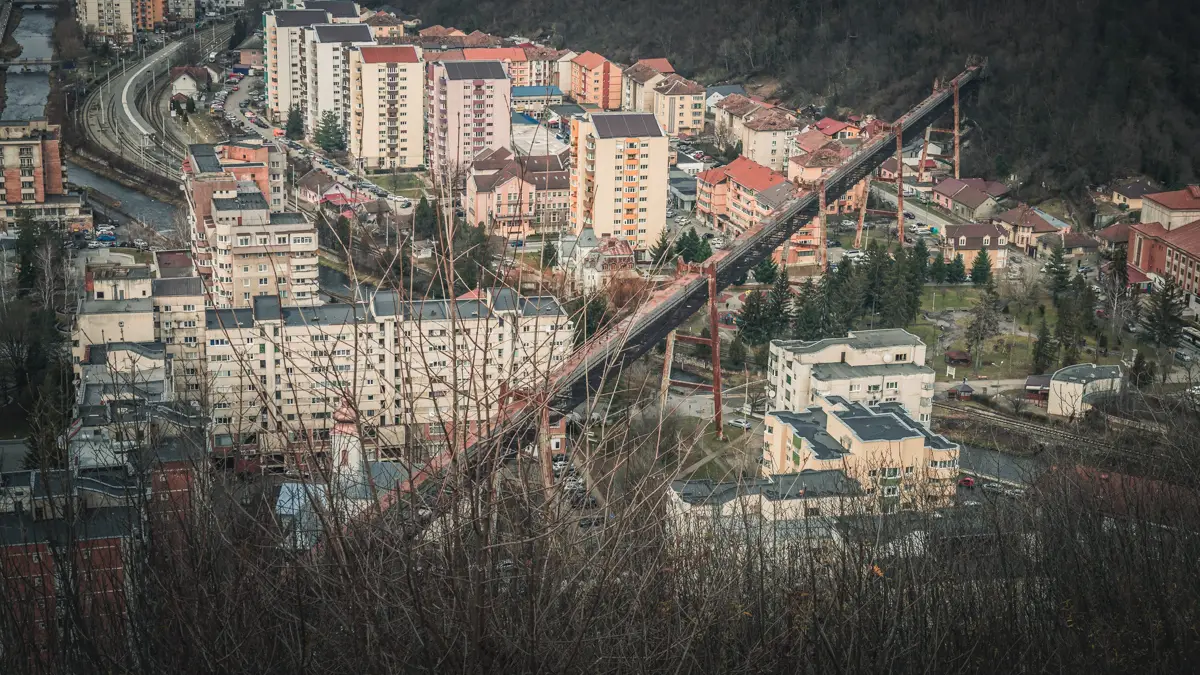 The funicular next to residential buildings.